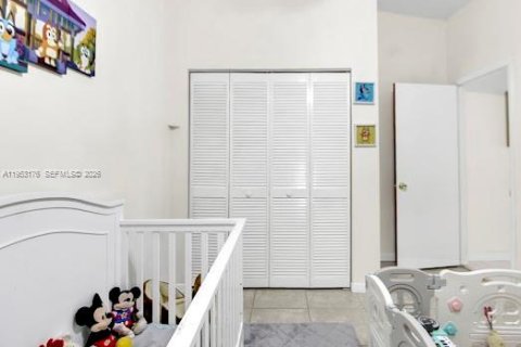 House in Miami, Florida 3 bedrooms, 147.44 sq.m. № 2007525 - photo 22