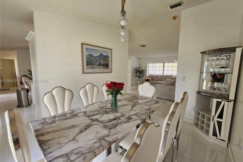 House in Miami, Florida 3 bedrooms, 147.44 sq.m. № 2007525 - photo 8