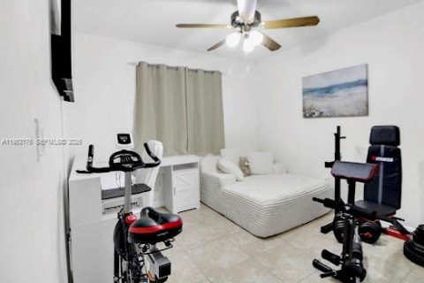 House in Miami, Florida 3 bedrooms, 147.44 sq.m. № 2007525 - photo 20