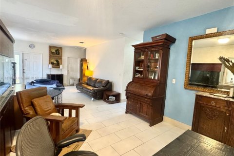 Casa en venta en Homestead, Florida, 5 dormitorios, 201.6 m2 № 1936028 - foto 5
