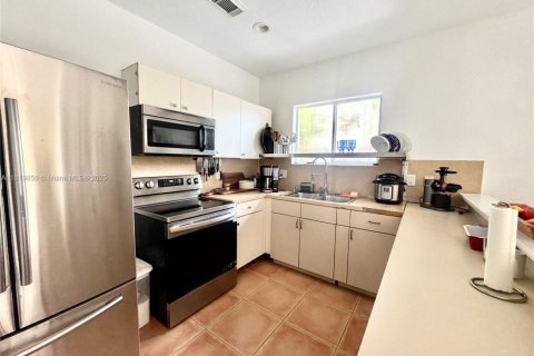 Купить виллу или дом в Хомстед, Флорида 5 спален, 201.6м2, № 1936028 - фото 3