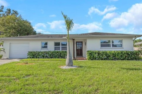 House in Clearwater, Florida 2 bedrooms, 127.37 sq.m. № 2361510