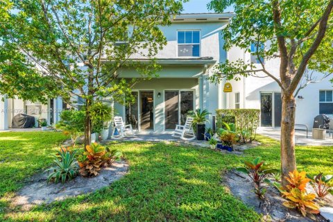 House in Tamarac, Florida 4 bedrooms, 192.03 sq.m. № 2001694 - photo 27