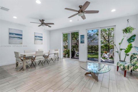 House in Tamarac, Florida 4 bedrooms, 192.03 sq.m. № 2001694 - photo 2