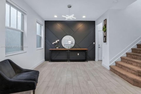 House in Tamarac, Florida 4 bedrooms, 192.03 sq.m. № 2001694 - photo 9