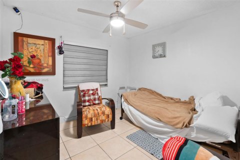 House in Miami, Florida 3 bedrooms, 144.09 sq.m. № 1862728 - photo 21