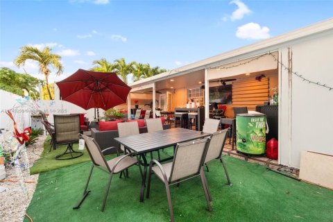 House in Miami, Florida 3 bedrooms, 144.09 sq.m. № 1862728 - photo 4