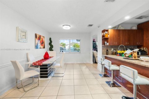 House in Miami, Florida 3 bedrooms, 144.09 sq.m. № 1862728 - photo 20