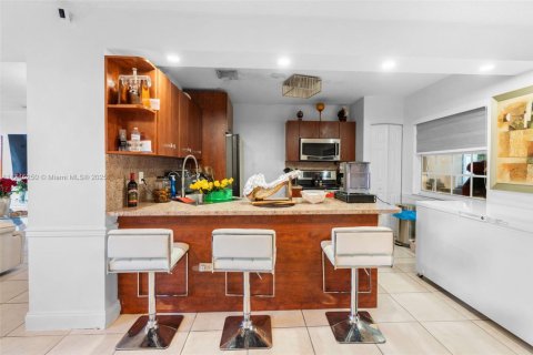 House in Miami, Florida 3 bedrooms, 144.09 sq.m. № 1862728 - photo 17