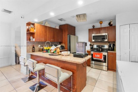 House in Miami, Florida 3 bedrooms, 144.09 sq.m. № 1862728 - photo 18