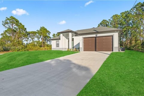 Купить виллу или дом в Лихай-Эйкерс, Флорида 4 спальни, № 1986826 - фото 4