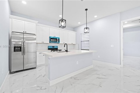 Купить виллу или дом в Лихай-Эйкерс, Флорида 4 спальни, № 1986826 - фото 17