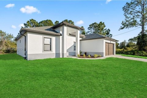 Купить виллу или дом в Лихай-Эйкерс, Флорида 4 спальни, № 1986826 - фото 2