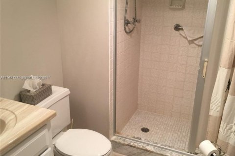 Condo in Pembroke Pines, Florida, 2 bedrooms № 2001386 - photo 4