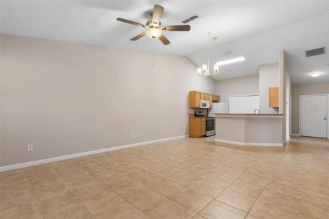 House in Palm Coast, Florida 3 bedrooms, 120.77 sq.m. № 2396178 - photo 4