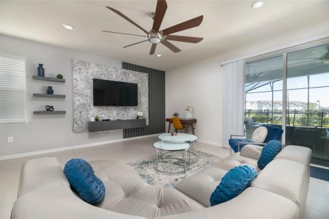 House in Davenport, Florida 8 bedrooms, 374.77 sq.m. № 2098025 - photo 3