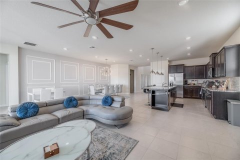 House in Davenport, Florida 8 bedrooms, 374.77 sq.m. № 2098025 - photo 5