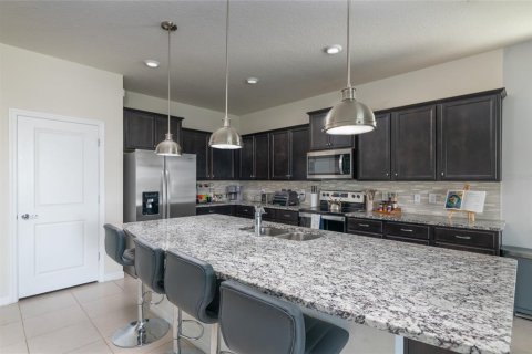 House in Davenport, Florida 8 bedrooms, 374.77 sq.m. № 2098025 - photo 6