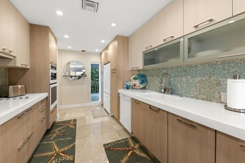 Снять в аренду кондоминиум в Лонгбоут-Ки, Флорида 5 комнат, 145.02м2, № 2122933 - фото 8
