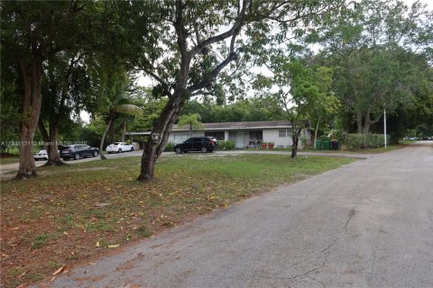 Commercial property in Dania Beach, Florida № 1755940 - photo 12