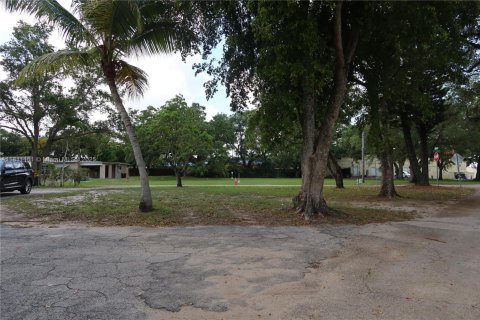 Commercial property in Dania Beach, Florida № 1755940 - photo 14