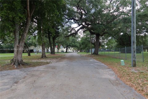 Commercial property in Dania Beach, Florida № 1755940 - photo 4
