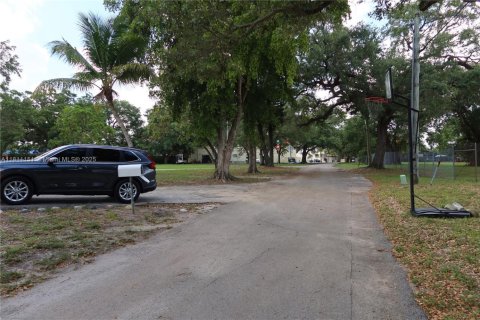 Commercial property in Dania Beach, Florida № 1755940 - photo 8
