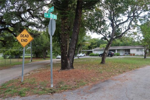 Commercial property in Dania Beach, Florida № 1755940 - photo 3