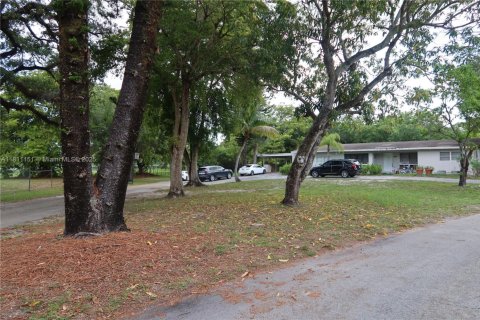 Commercial property in Dania Beach, Florida № 1755940 - photo 13
