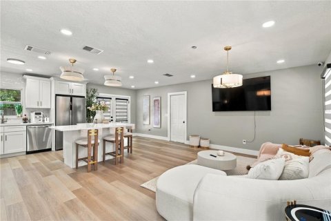 Villa ou maison à vendre à Tampa, Floride: 4 chambres, 185.25 m2 № 2430571 - photo 10