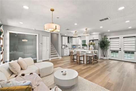 Villa ou maison à vendre à Tampa, Floride: 4 chambres, 185.25 m2 № 2430571 - photo 16