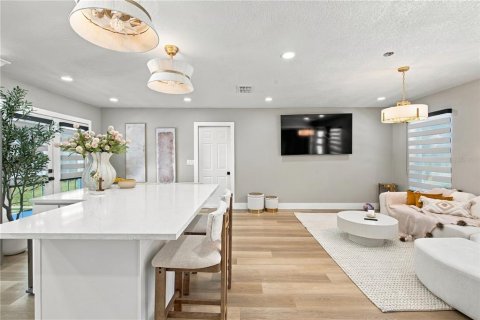 Villa ou maison à vendre à Tampa, Floride: 4 chambres, 185.25 m2 № 2430571 - photo 11