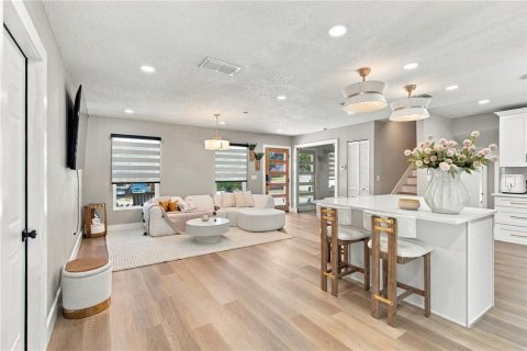 Villa ou maison à vendre à Tampa, Floride: 4 chambres, 185.25 m2 № 2430571 - photo 13