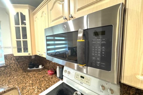 Condominio en venta en Miami, Florida, 2 dormitorios, 93.74 m2 № 2029526 - foto 15