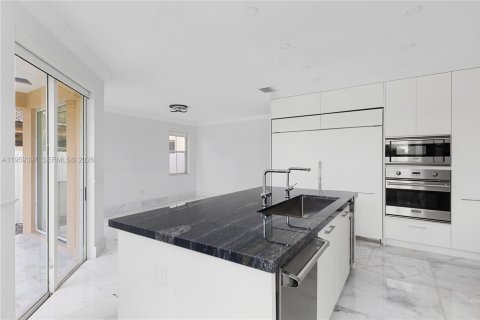 Villa ou maison à vendre à Doral, Floride: 4 chambres, 199.18 m2 № 2025859 - photo 12