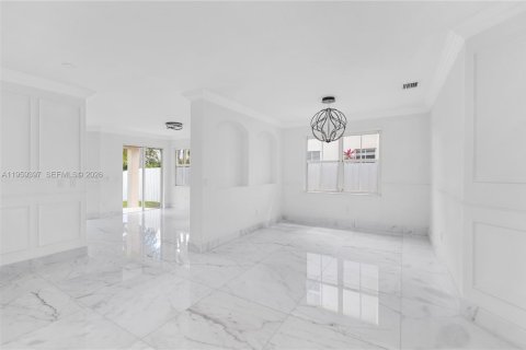 Villa ou maison à vendre à Doral, Floride: 4 chambres, 199.18 m2 № 2025859 - photo 5