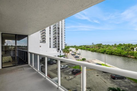 Купить кондоминиум в Авентура, Флорида 2 спальни, 95.04м2, № 1978922 - фото 15