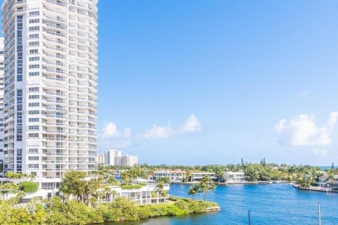 Кондоминиум с 2 спальнями в Авентура, Флорида № 1978922