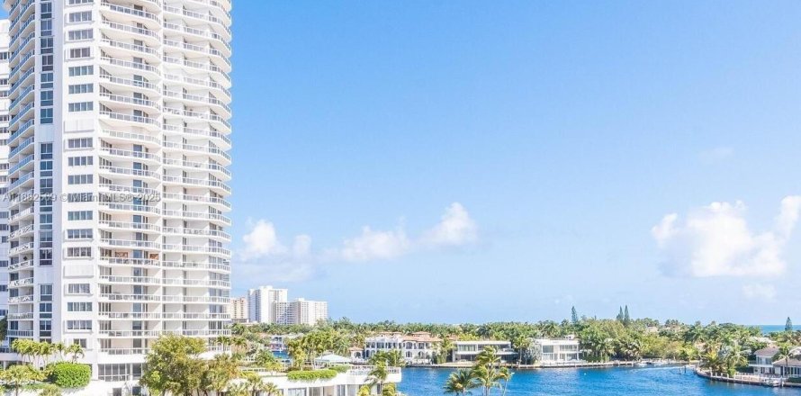 Кондоминиум с 2 спальнями в Авентура, Флорида № 1978922