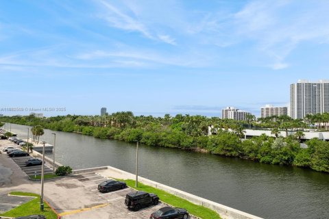 Купить кондоминиум в Авентура, Флорида 2 спальни, 95.04м2, № 1978922 - фото 2