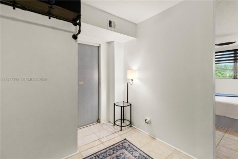 Купить кондоминиум в Лодердейл-Лейкс, Флорида 1 спальня, 71.35м2, № 2043410 - фото 26