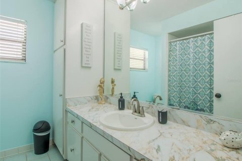 House in Orlando, Florida 7 bedrooms, 223.52 sq.m. № 2095471 - photo 15