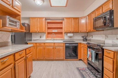 House in Orlando, Florida 7 bedrooms, 223.52 sq.m. № 2095471 - photo 9