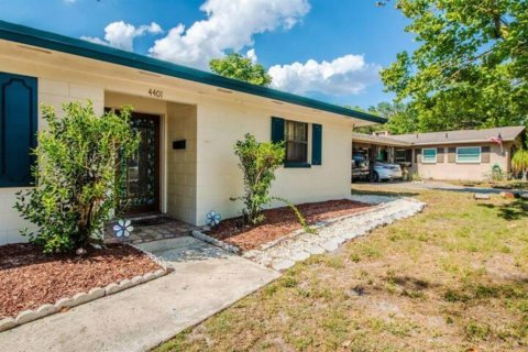House in Orlando, Florida 7 bedrooms, 223.52 sq.m. № 2095471 - photo 23