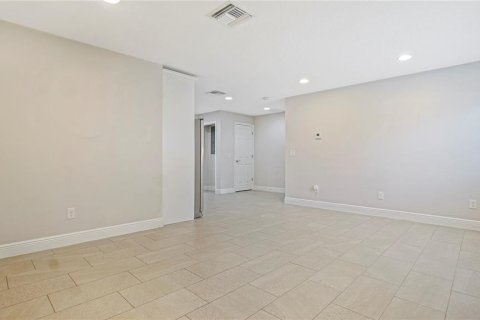 Apartment in Mount Dora, Florida 3 bedrooms, 93.65 sq.m. № 2277594 - photo 7