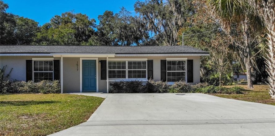 Apartment in Mount Dora, Florida 3 bedrooms, 93.65 sq.m. № 2277594