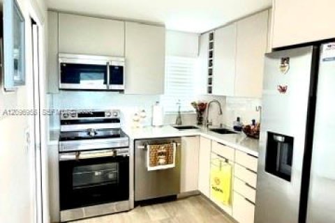Studio à Condo à Pembroke Pines, Floride  № 2392551