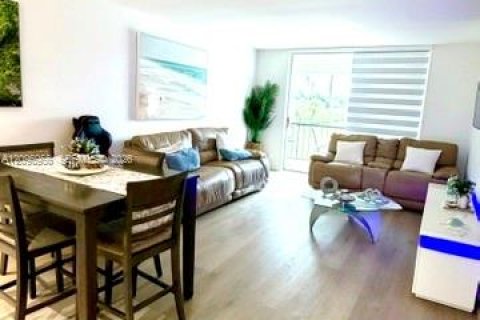 Copropriété à vendre à Pembroke Pines, Floride: 1 chambre, 74.32 m2 № 2392551 - photo 4