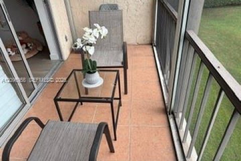 Copropriété à vendre à Pembroke Pines, Floride: 1 chambre, 74.32 m2 № 2392551 - photo 12