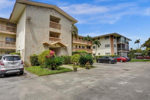 Condo in North Miami Beach, Florida, 1 bedroom  № 1947903 - photo 20